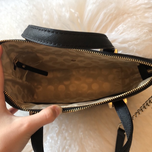 Kate spade purse!🤍 - Picture 3 of 7